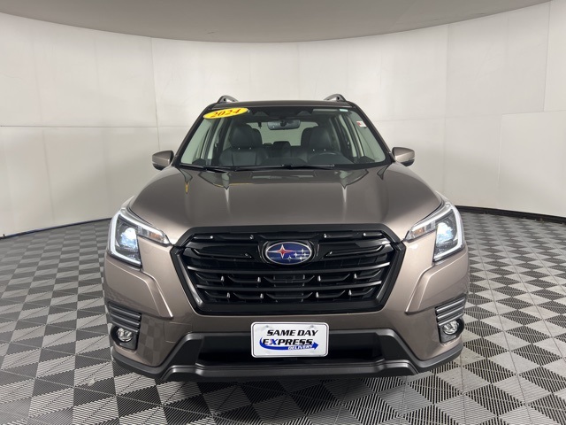 2024 Subaru Forester Limited Base photo 2