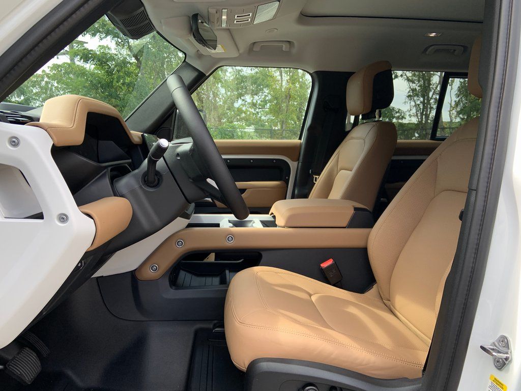 2025 Land Rover Defender 110 X-Dynamic SE photo 8