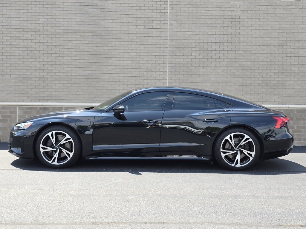 2023 Audi e-tron GT Premium Plus photo 2