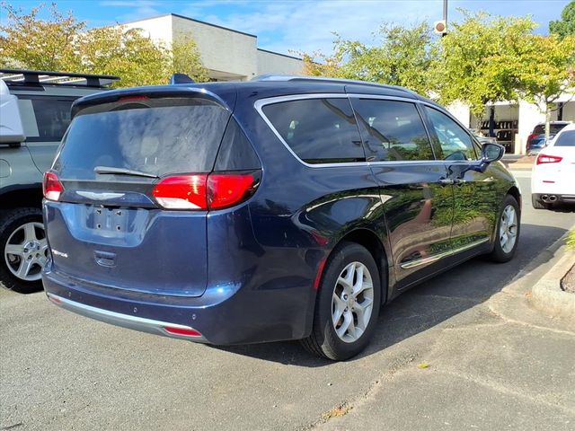 2017 Chrysler Pacifica Touring Plus photo 4