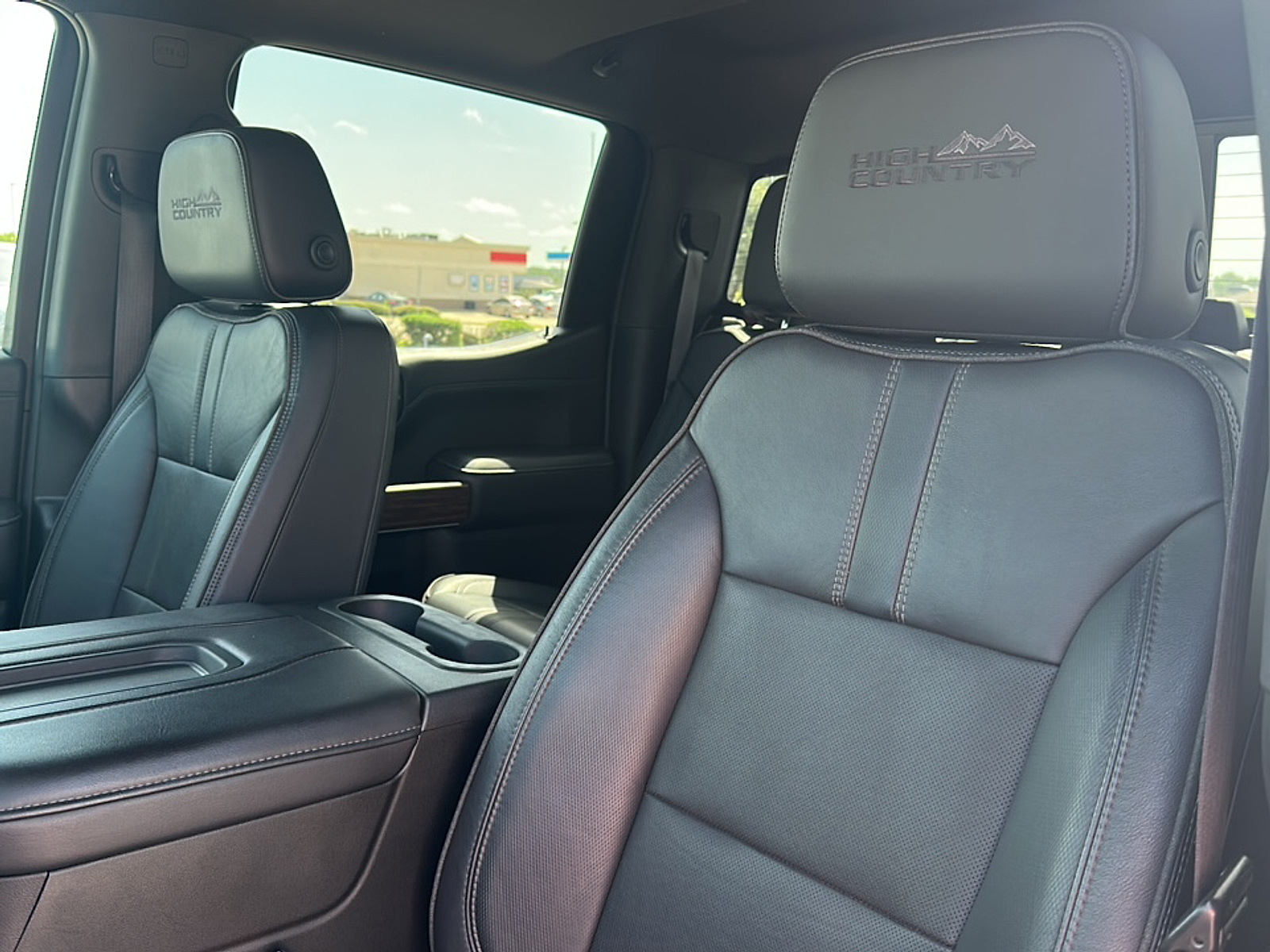 2021 Chevrolet Silverado 1500 High Country photo 3