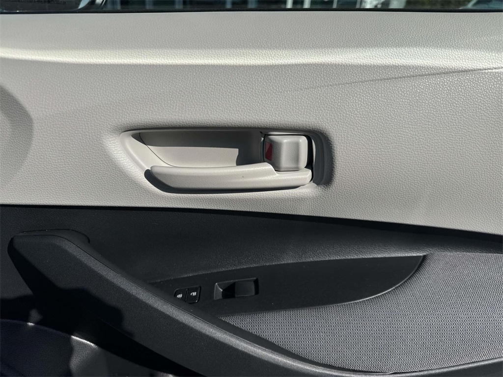 2023 Toyota Corolla LE photo 13