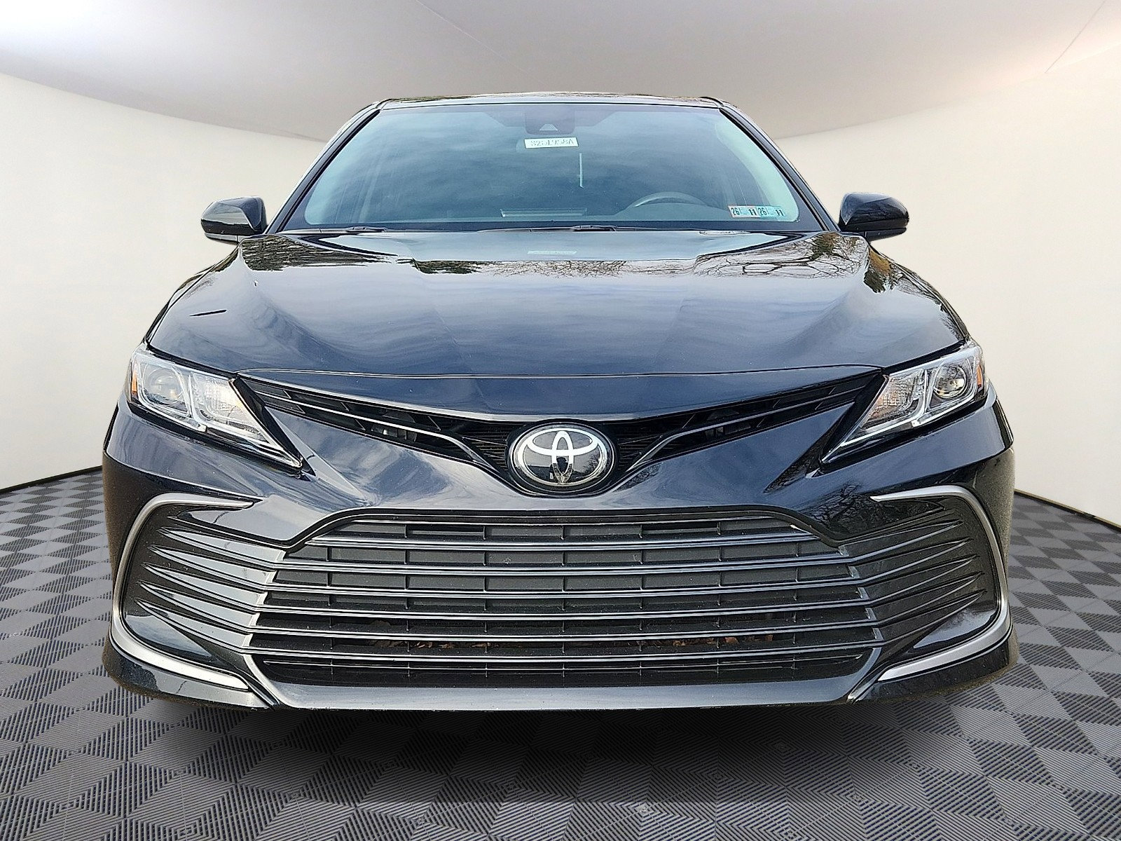 2023 Toyota Camry LE's photo