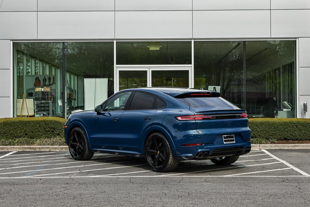 2025 Porsche Cayenne photo 3