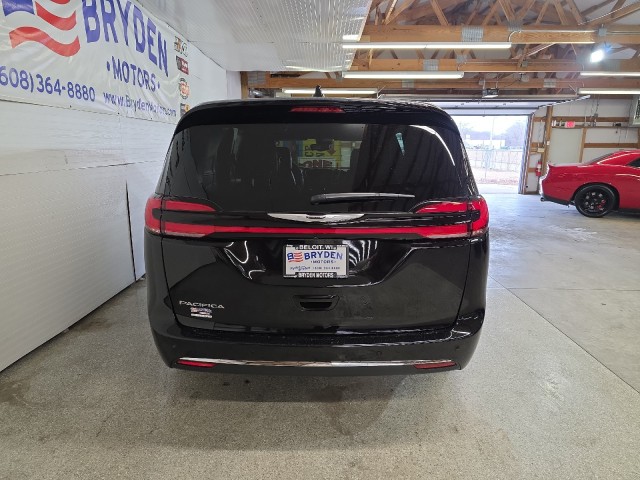 2025 Chrysler Pacifica photo 4