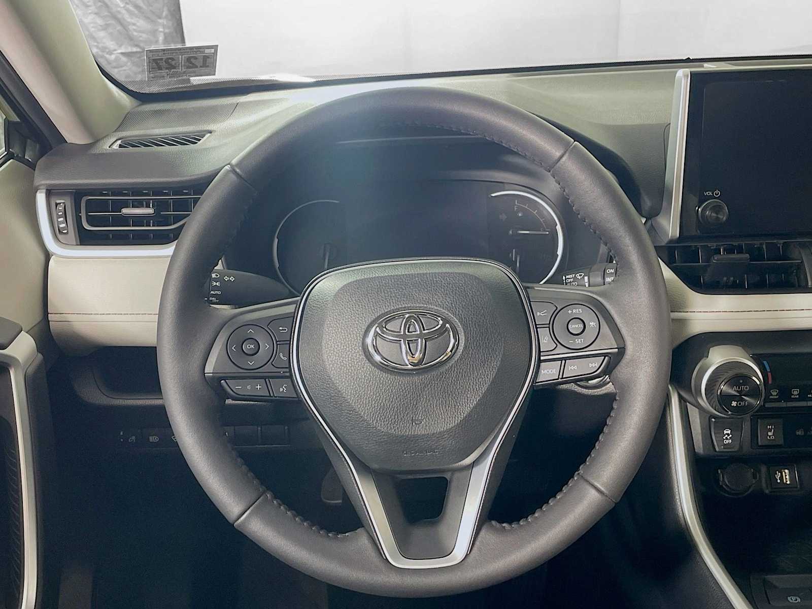 2023 Toyota RAV4 XLE photo 9
