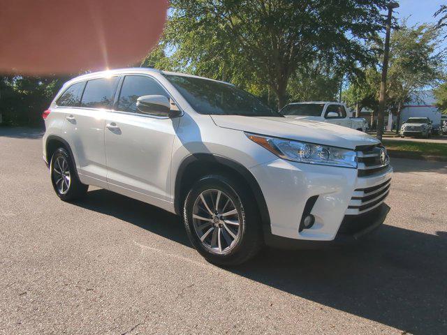 2017 Toyota Highlander SE XLE photo 3