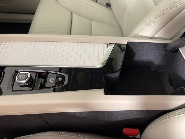 2026 Volvo XC60 Hybrid T8 photo 35