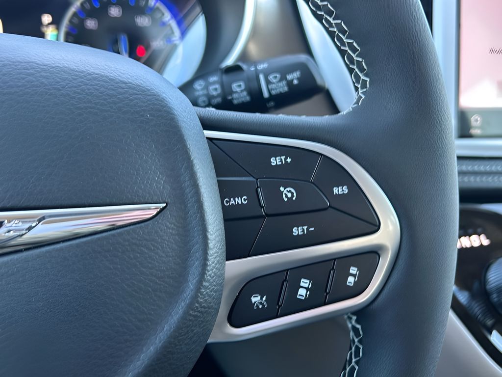 2024 Chrysler Pacifica Touring L photo 13
