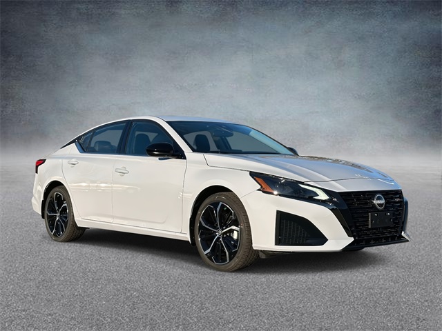 2025 Nissan Altima SR's photo