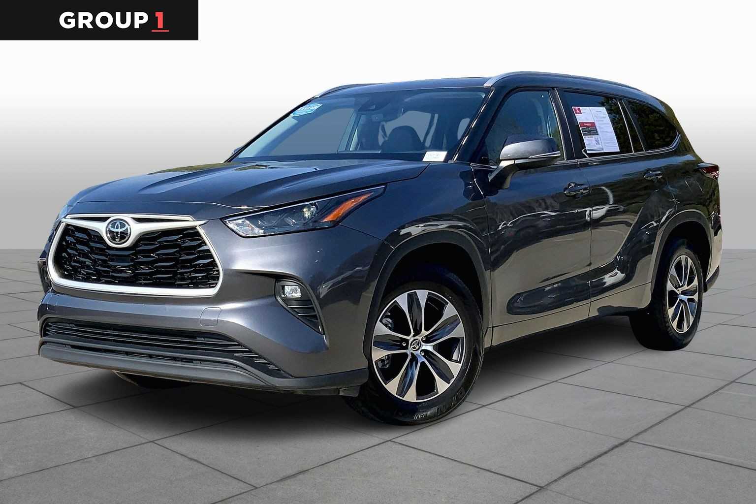 2024 Toyota Highlander XLE's photo