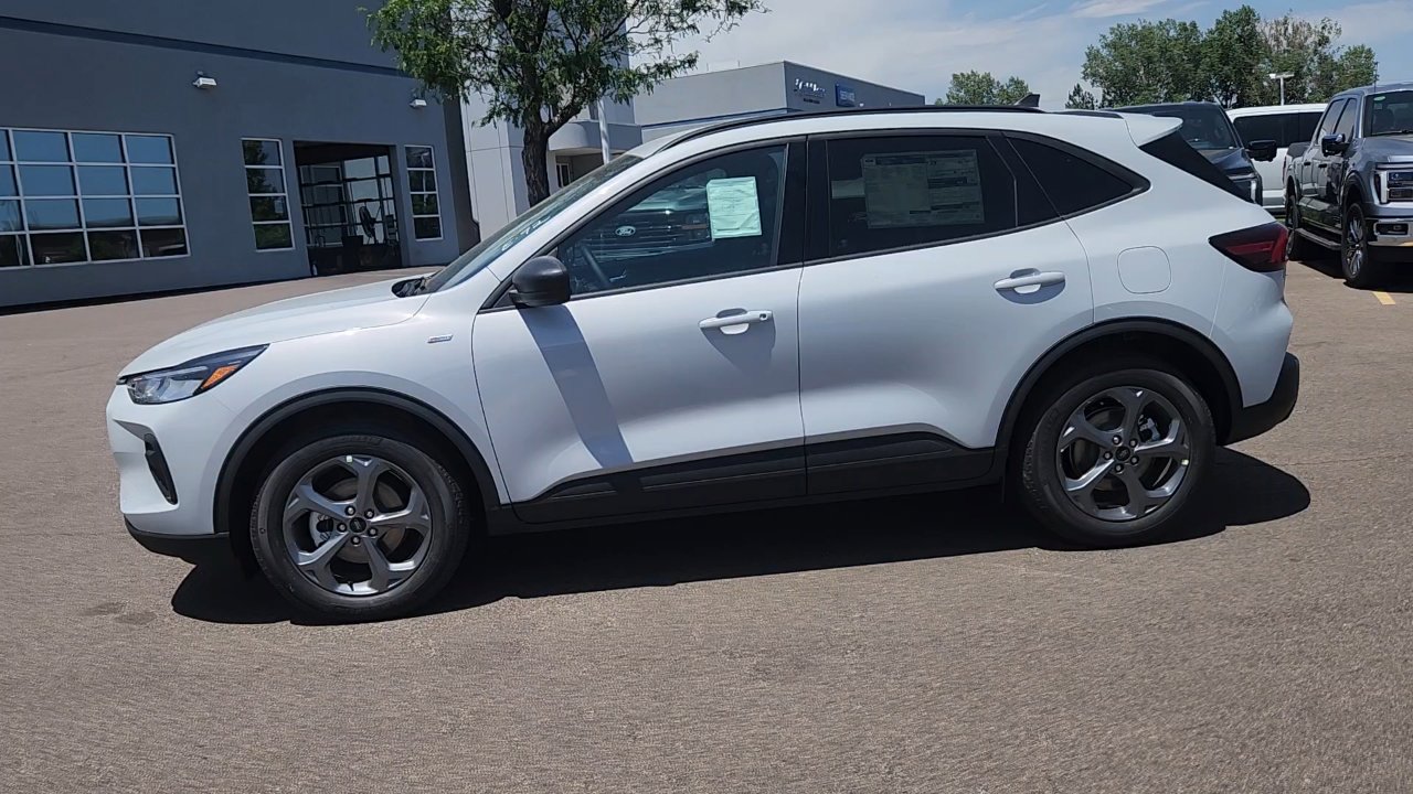 2025 Ford Escape ST-Line photo 2