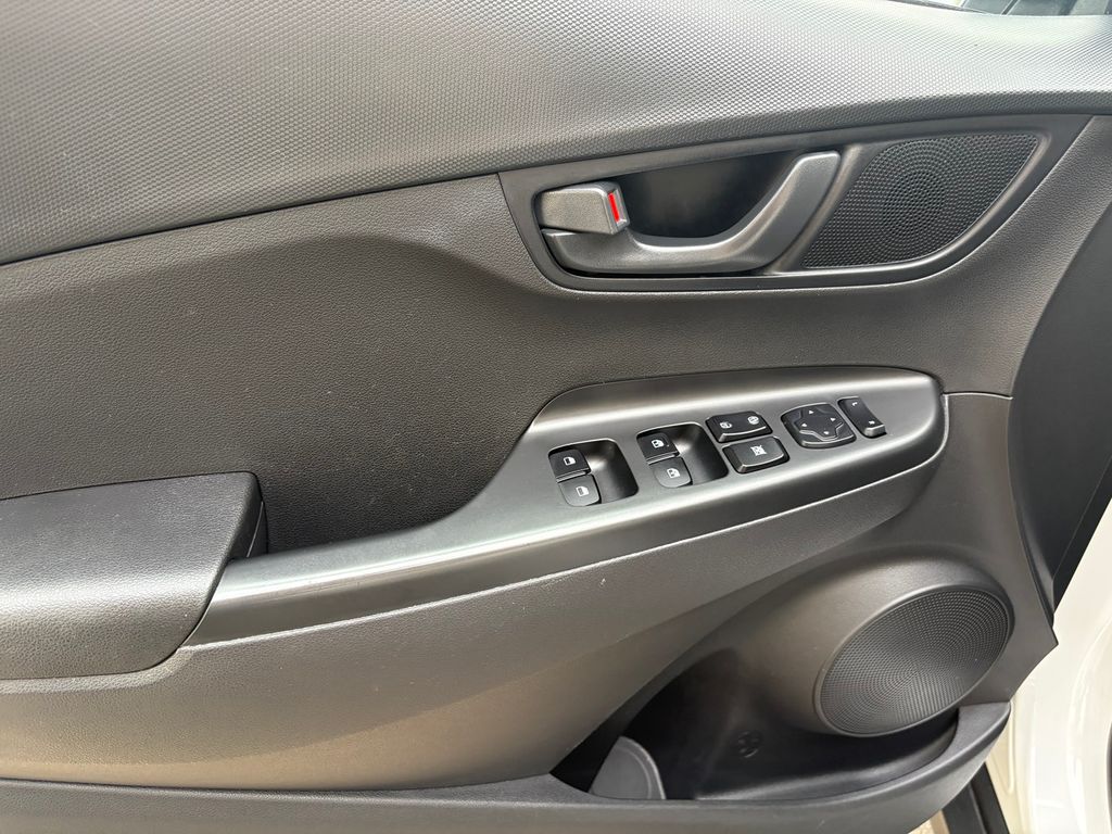 2023 Hyundai Kona SEL photo 11