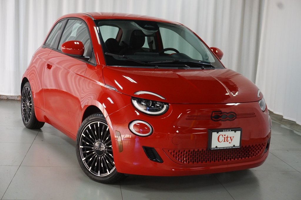2024 Fiat 500e Red photo 4