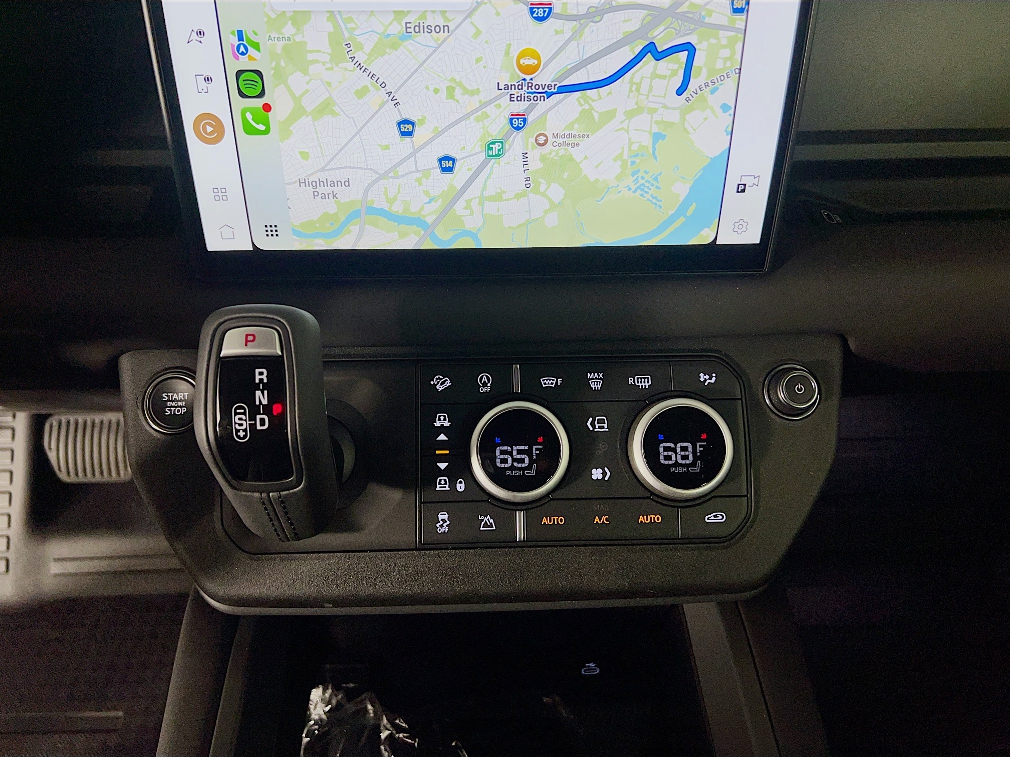 2025 Land Rover Defender 110 S photo 13