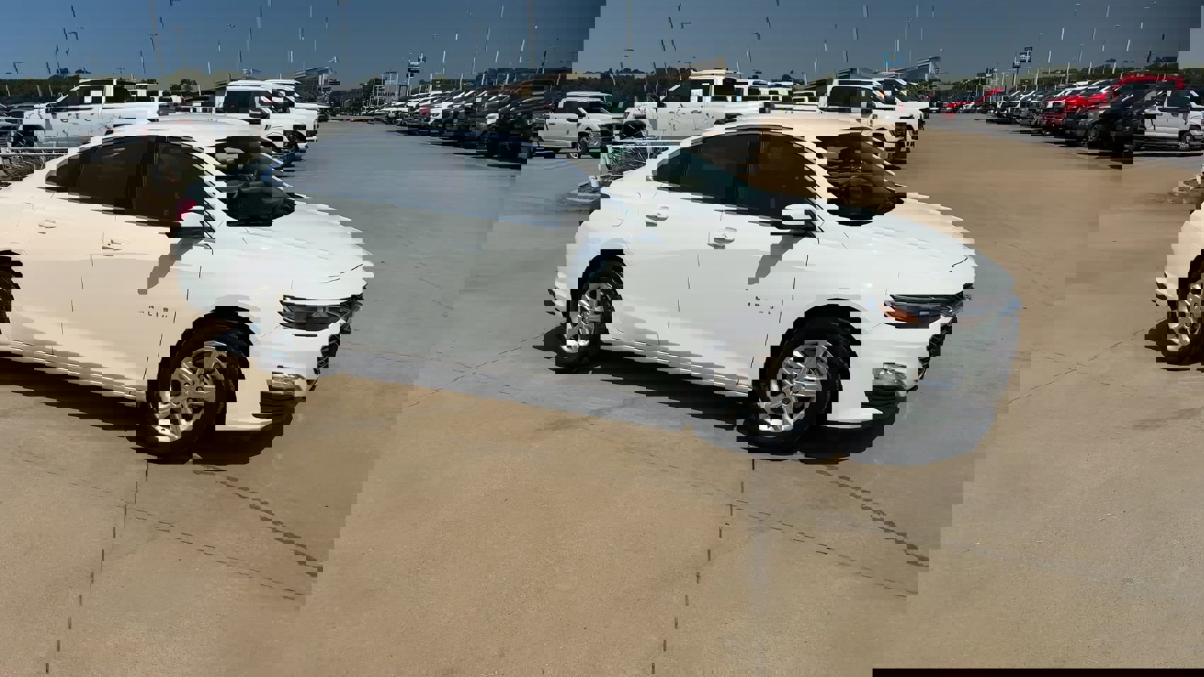 2024 Chevrolet Malibu 1LT photo 2