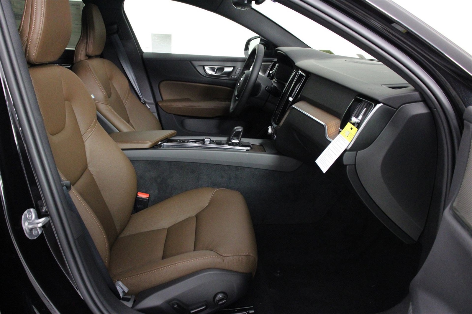2026 Volvo V60 Cross Country B5 Plus photo 10