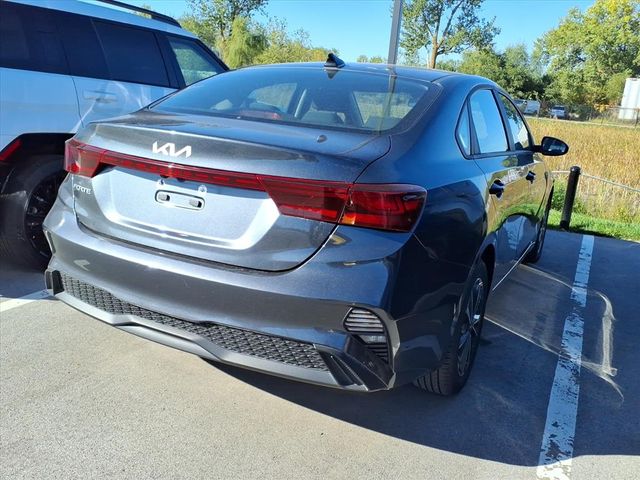 2024 Kia Forte LXS photo 3