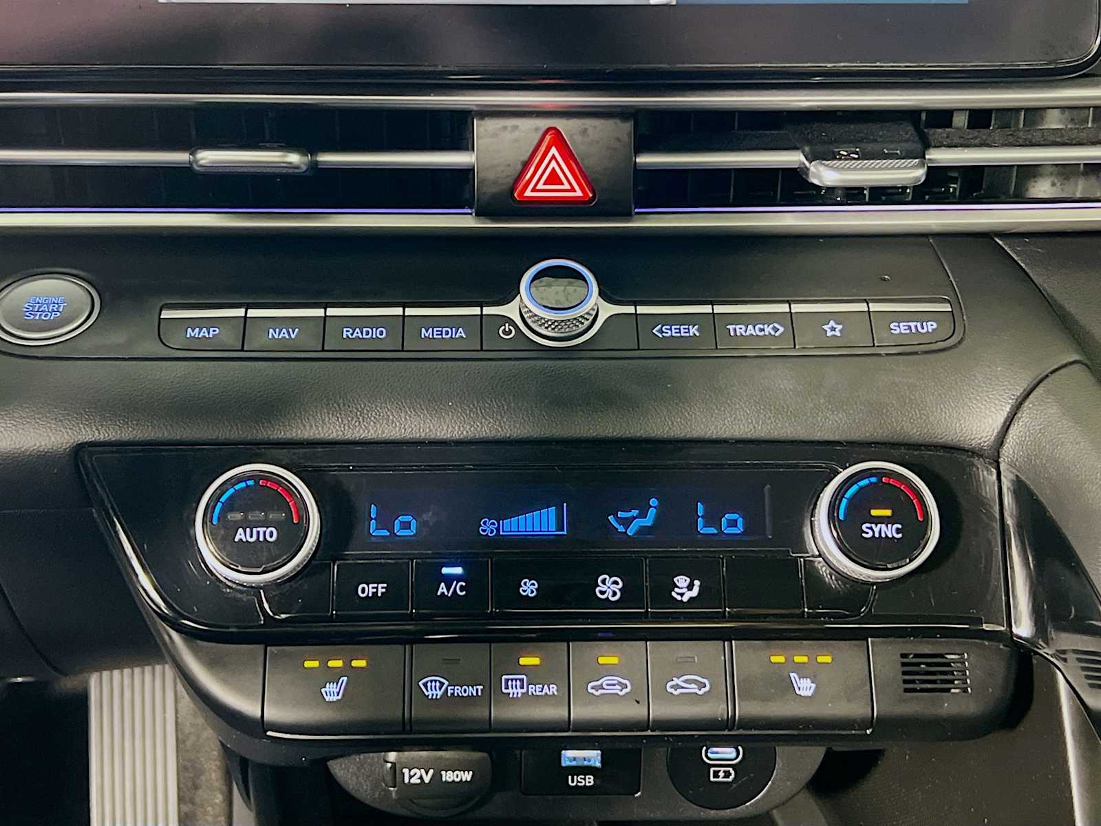 2024 Hyundai Elantra SEL Convenience photo 15