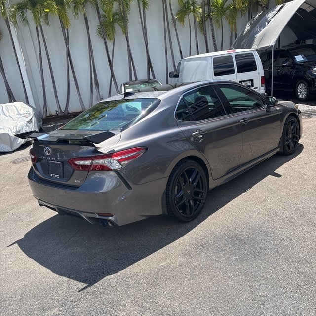 2018 Toyota Camry XSE V6 photo 3