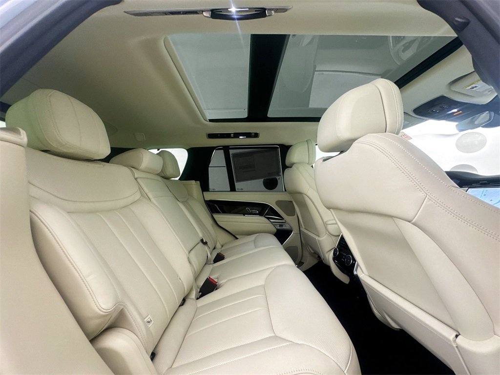 2025 Land Rover Range Rover SE photo 23
