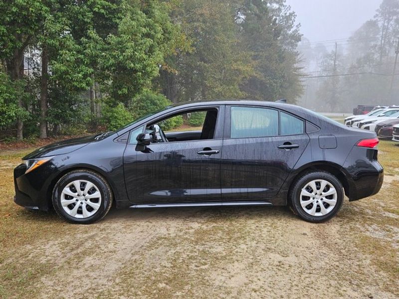 2024 Toyota Corolla LE photo 3