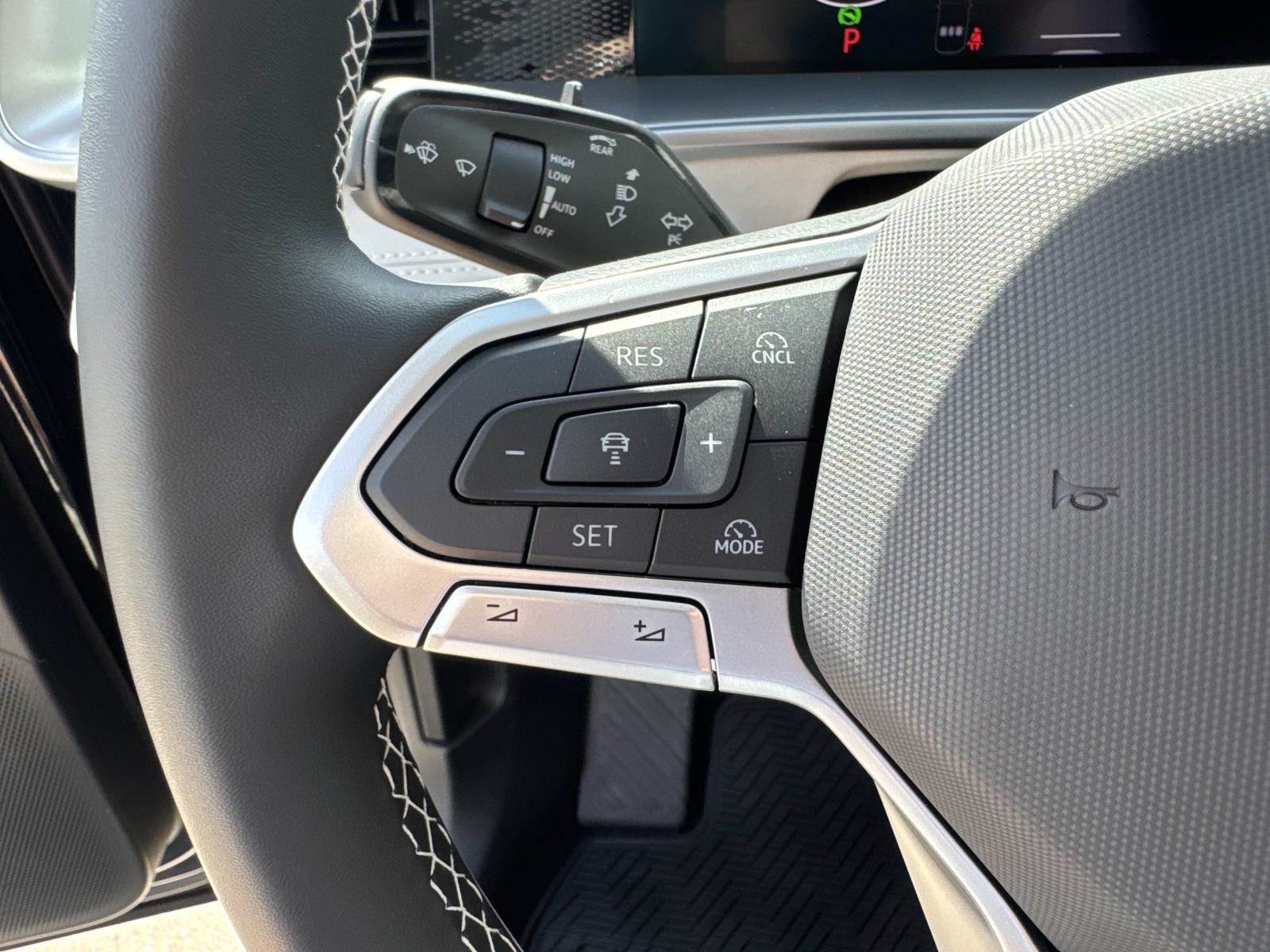 2025 Volkswagen Tiguan SE photo 11