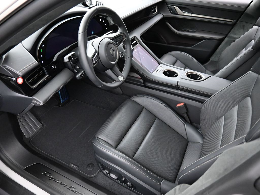 2025 Porsche Taycan Turbo photo 3