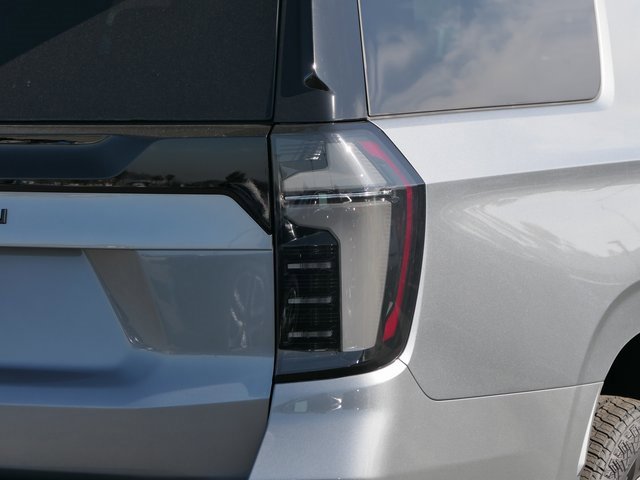 2026 Chevrolet Suburban Z71 photo 2