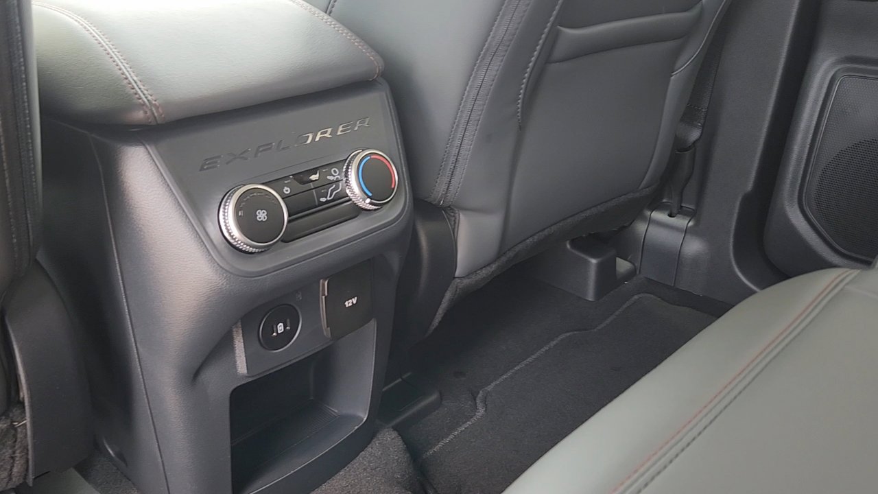 2025 Ford Explorer photo 16