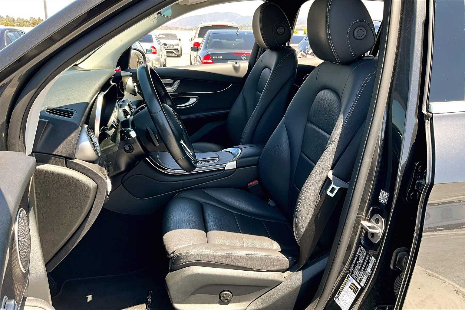 2022 Mercedes Benz GLC 300 photo 7