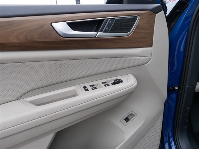 2025 Volkswagen Atlas SE Technology photo 16