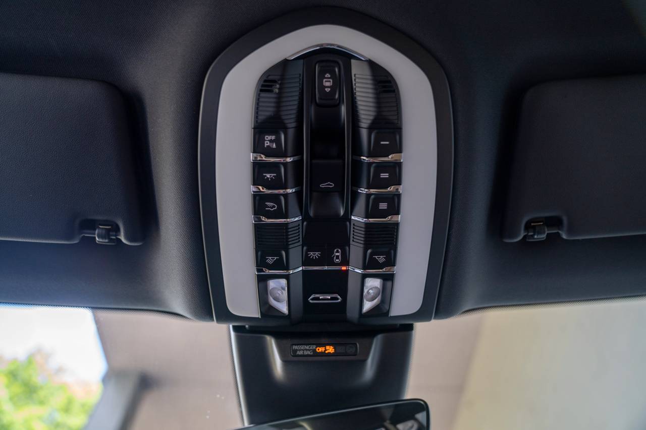 2025 Porsche Macan S photo 21
