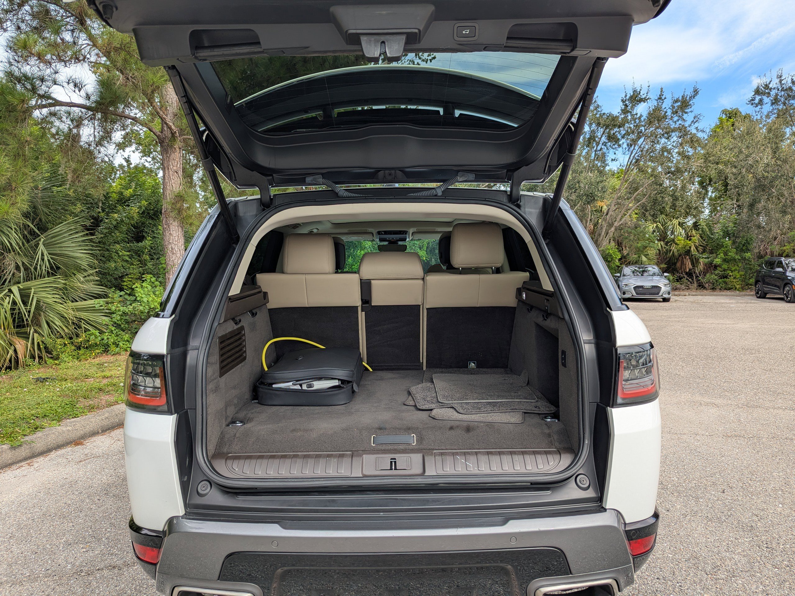 2020 Land Rover Range Rover Sport HSE photo 5