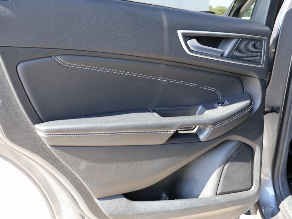 2024 Ford Edge Titanium photo 17