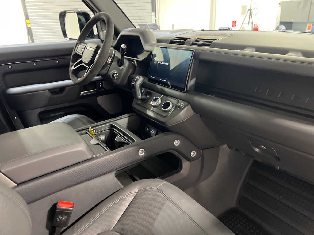 2024 Land Rover Defender 130 V8 photo 21