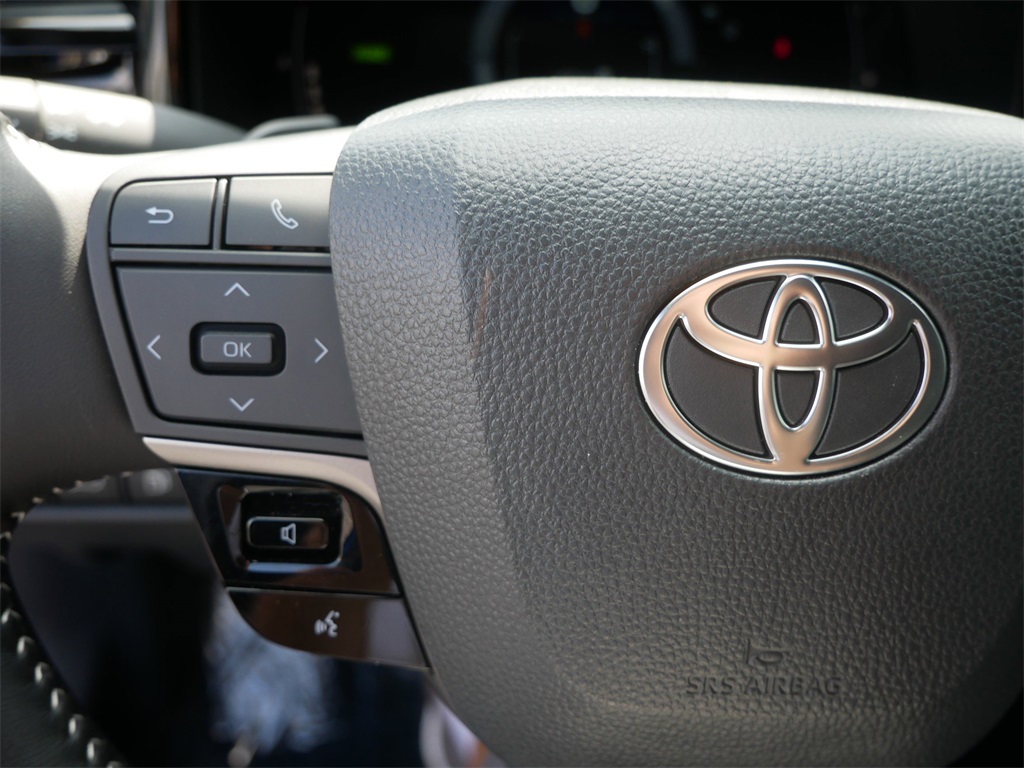 2025 Toyota Camry SE photo 25