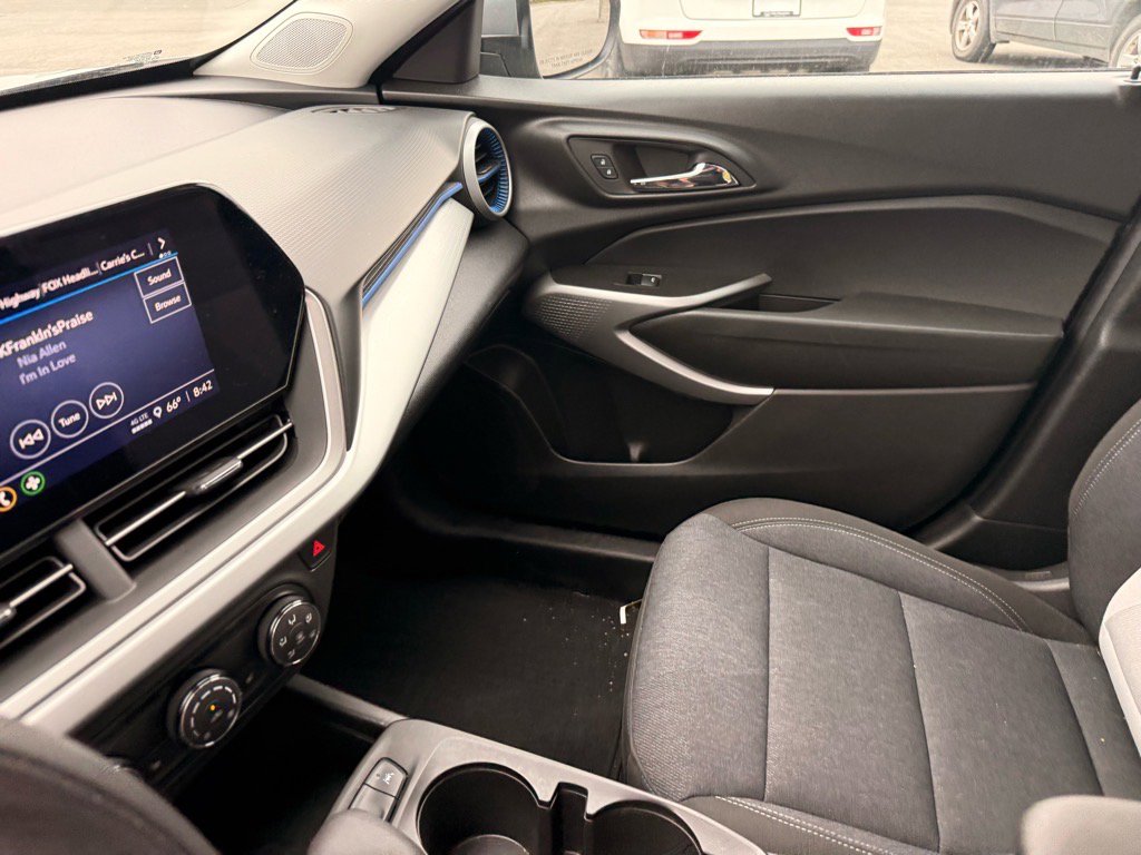 2024 Chevrolet Trax LS photo 9