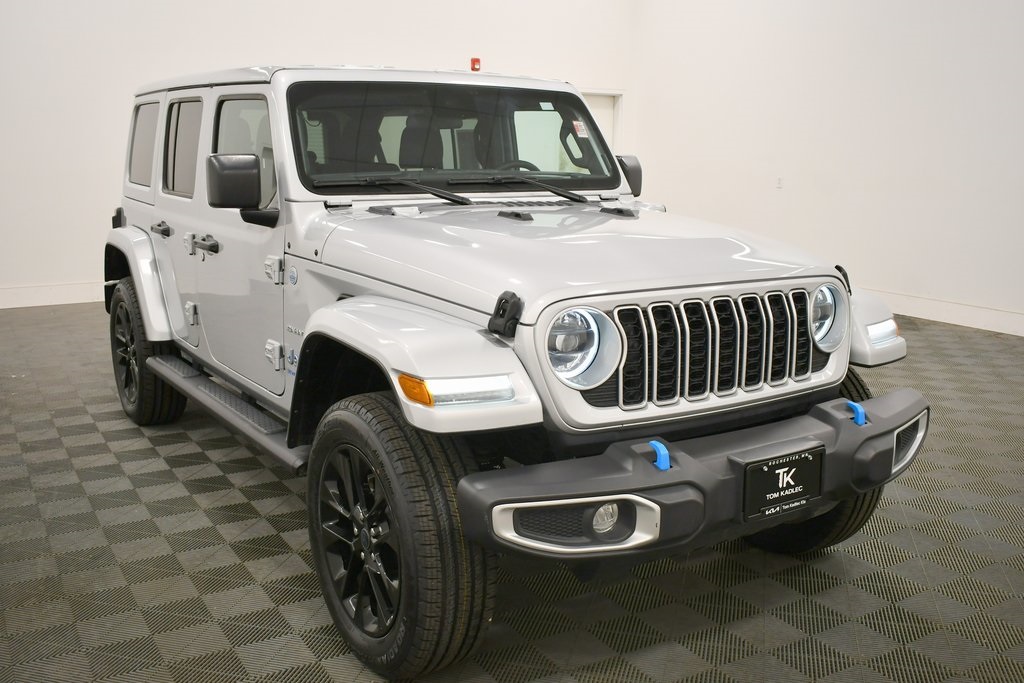 2024 Jeep Wrangler Sahara 4xe photo 10