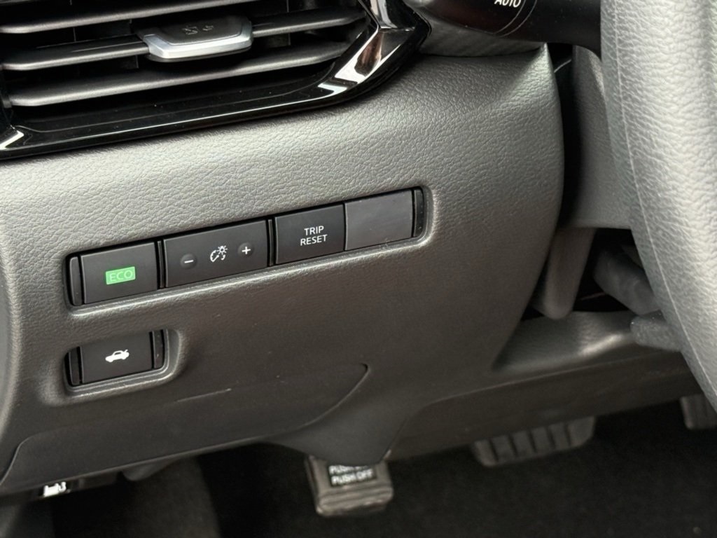 2025 Nissan Sentra SV photo 14