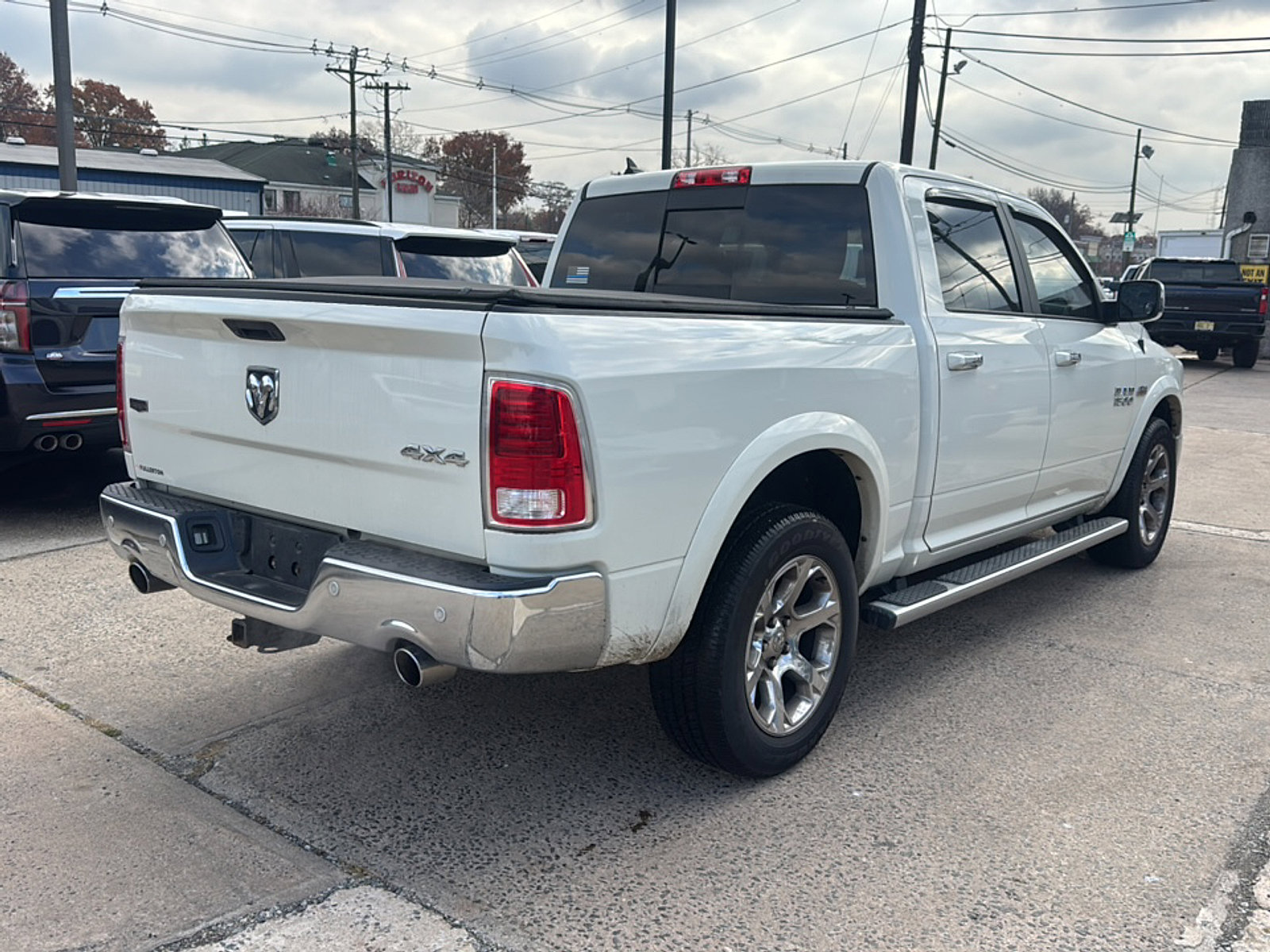 2018 Ram 1500 Laramie photo 2