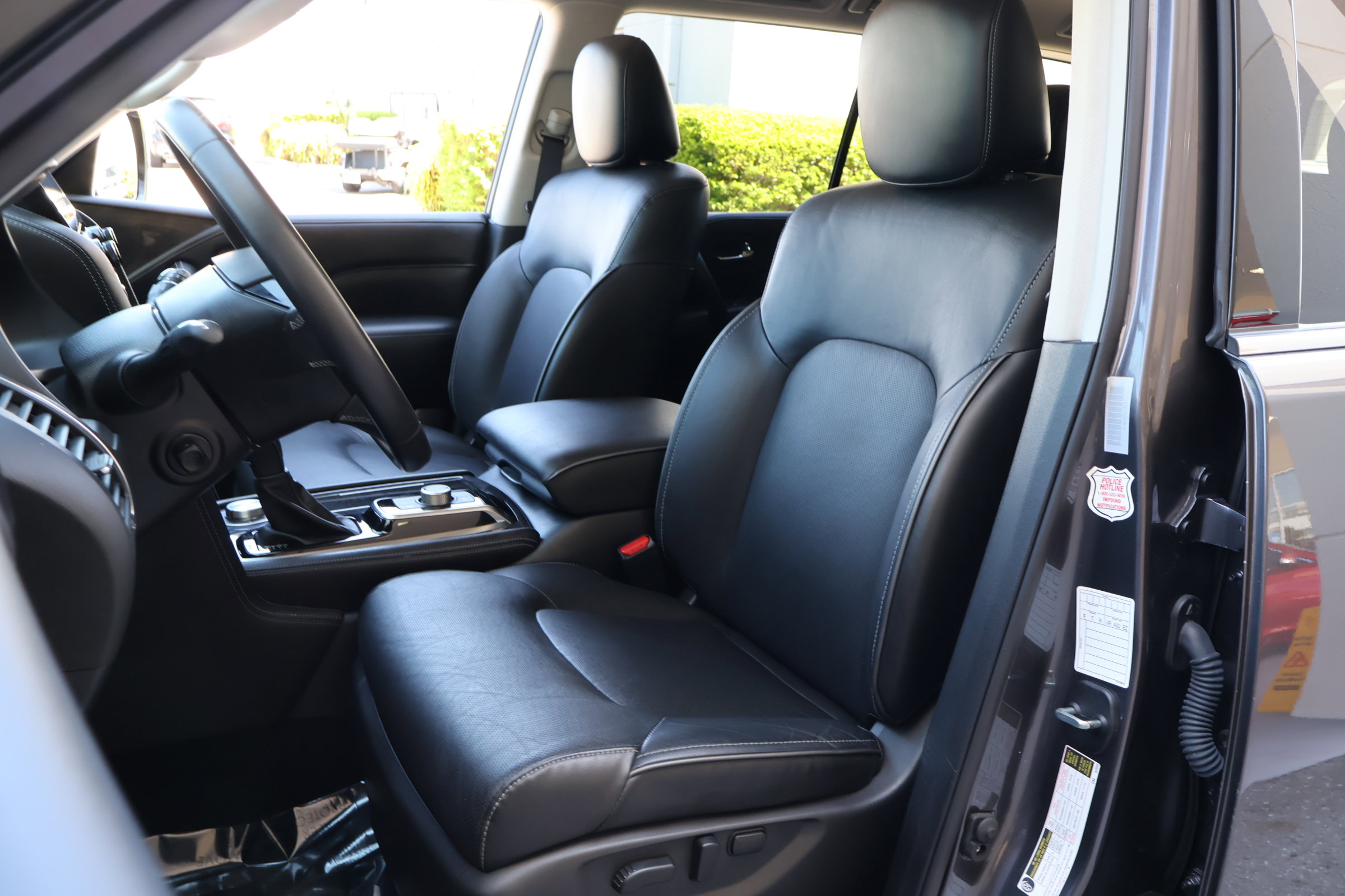 2024 Infiniti QX80 Luxe photo 2