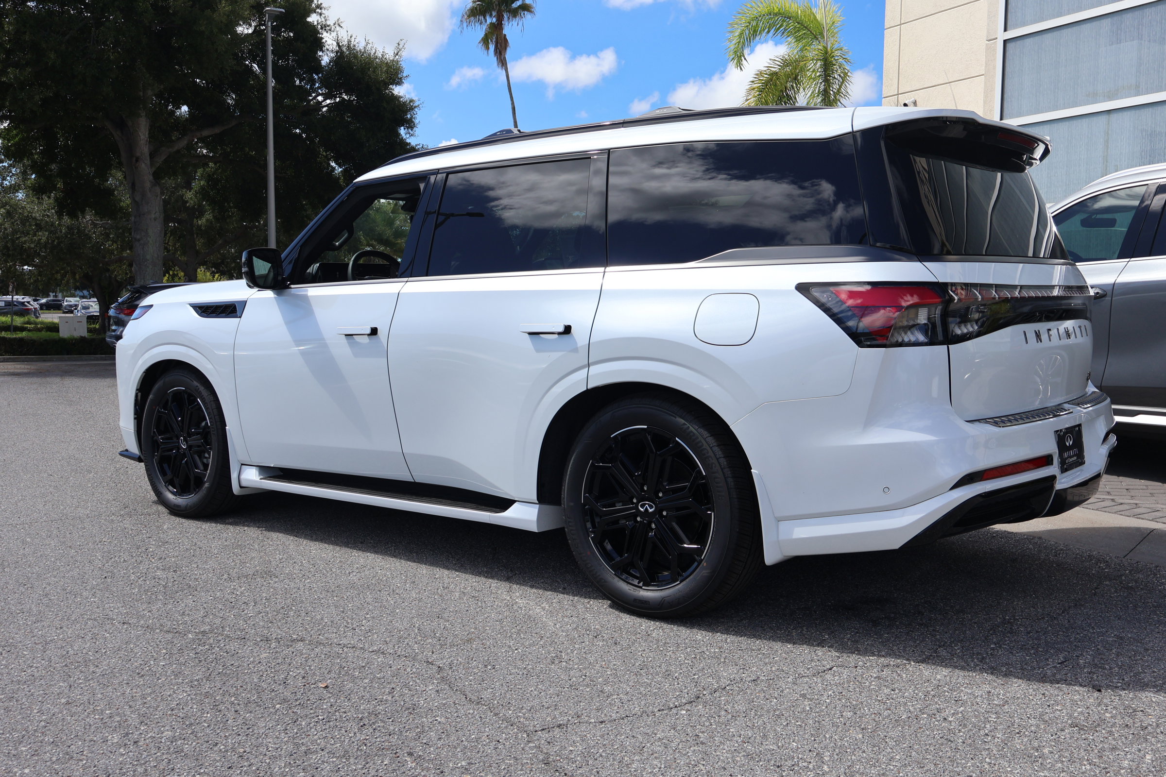 2026 Infiniti QX80 Sensory photo 3