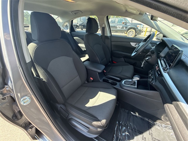 2022 Kia Forte LXS photo 22