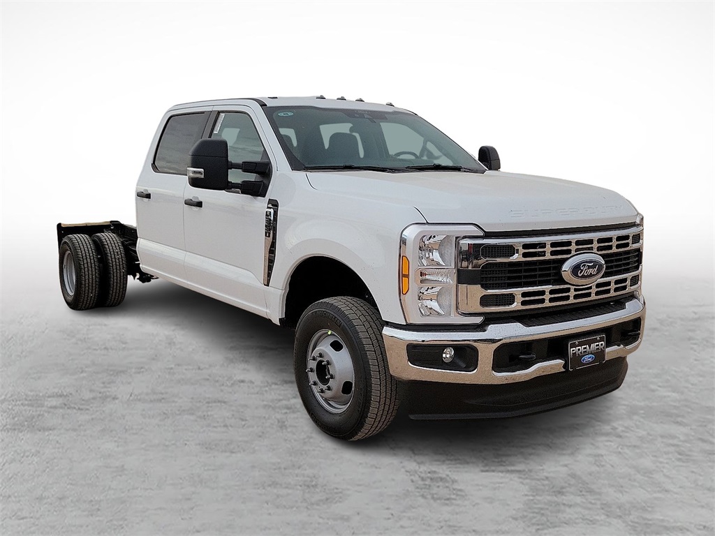 2026 Ford F-350 Super Duty Chassis Cab XL's photo