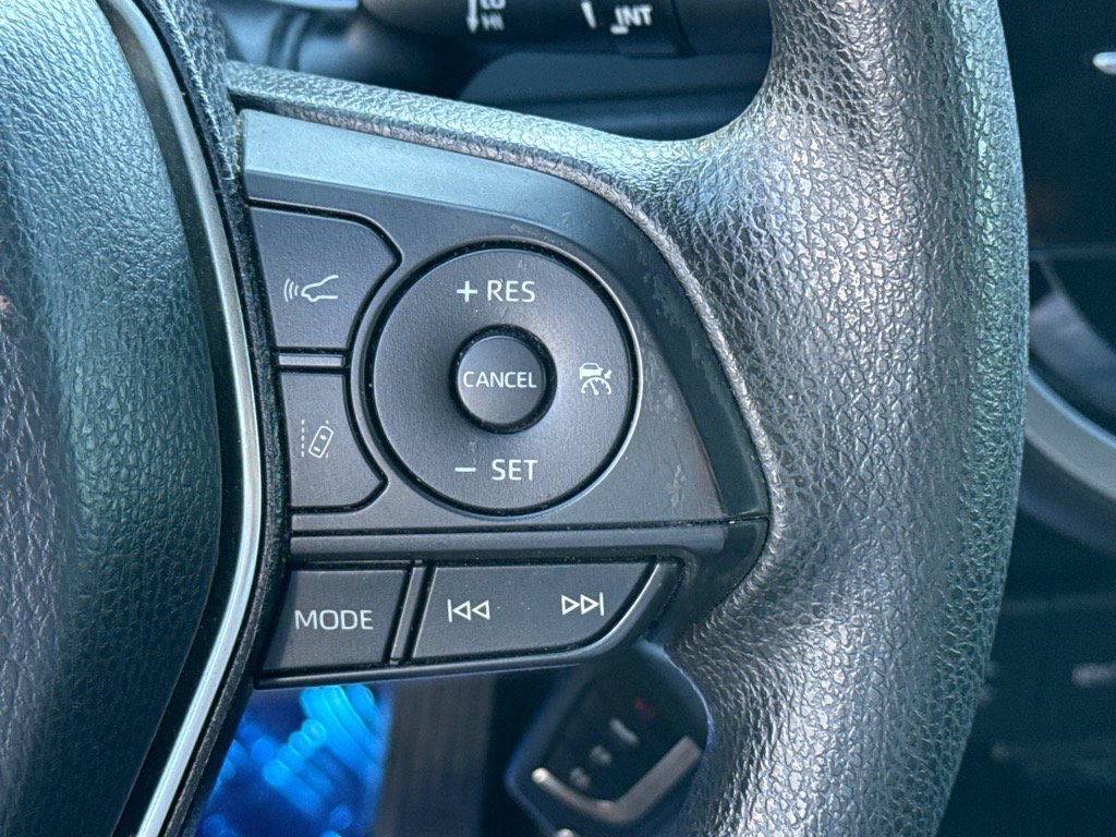 2019 Toyota Camry SE XLE photo 9