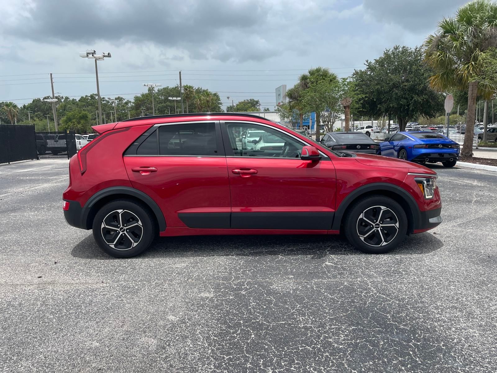 2023 Kia Niro EX photo 2