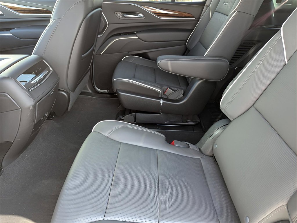 2024 Cadillac Escalade Premium Luxury photo 12