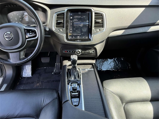 2020 Volvo XC90 T6 Momentum photo 17