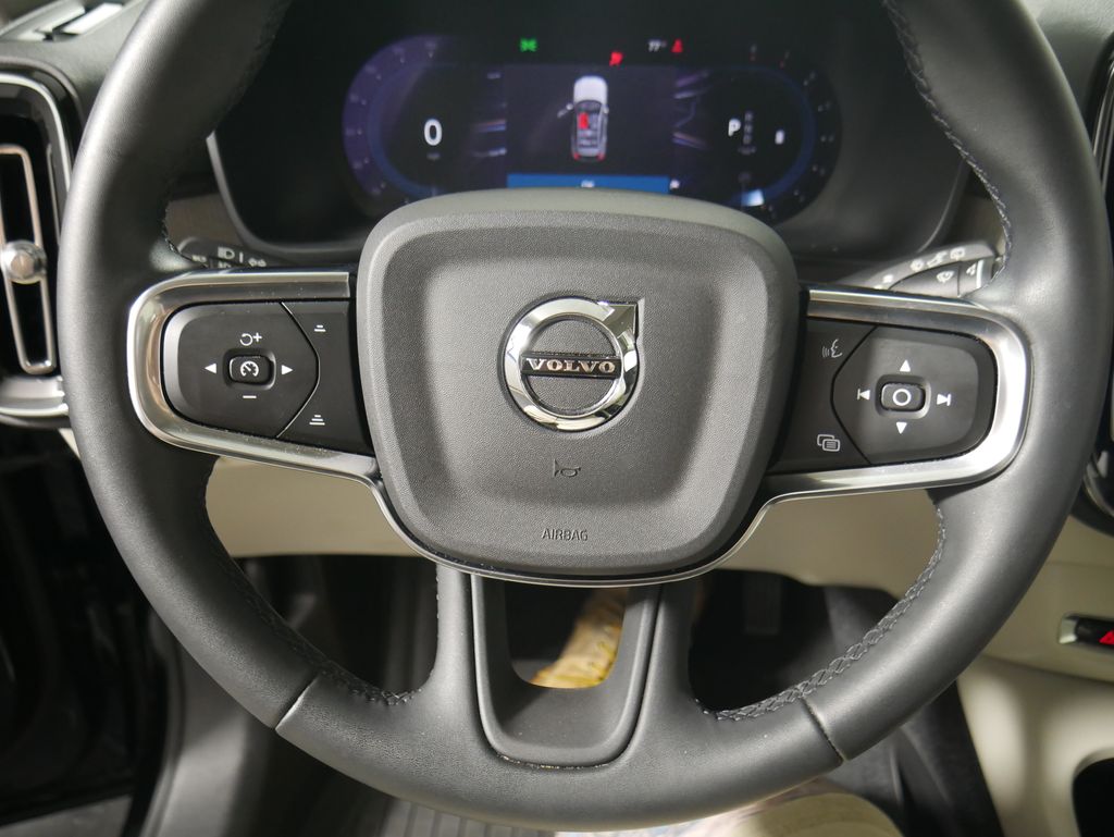 2023 Volvo XC40 Plus photo 15